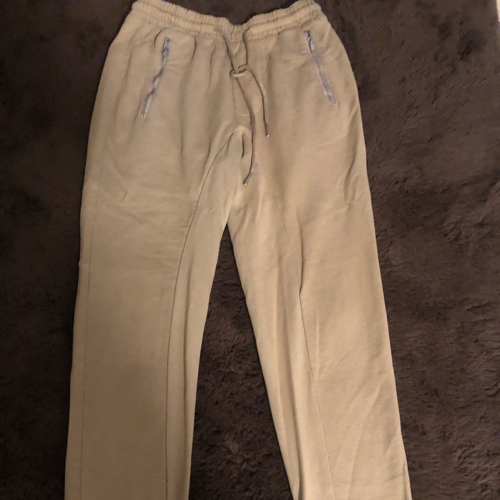 Sexy joggers🎁